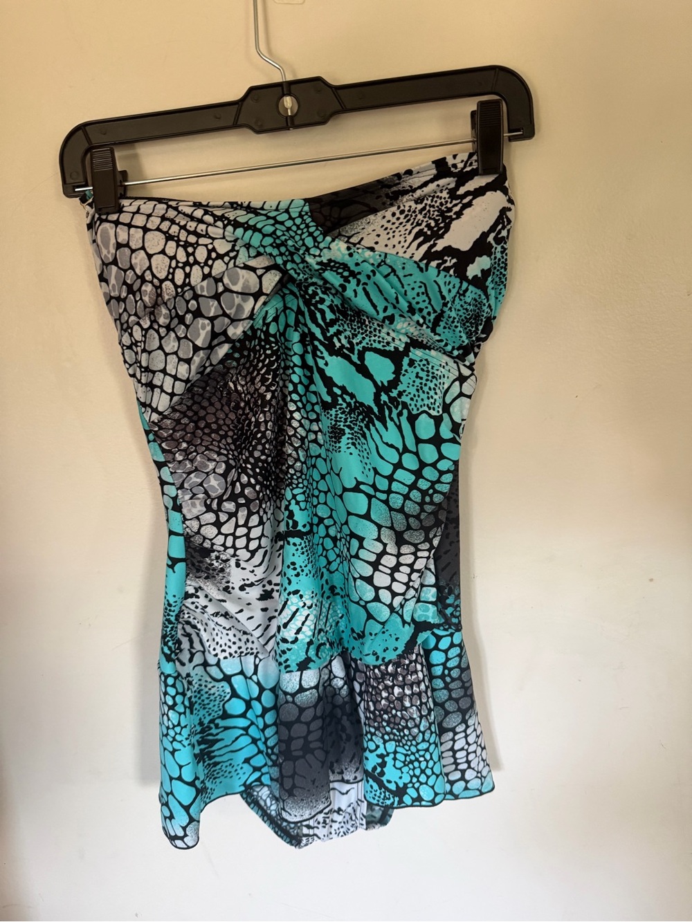 Valerie Bertinelli Turquoise and Black Animal-Print One-Piece Swimwear